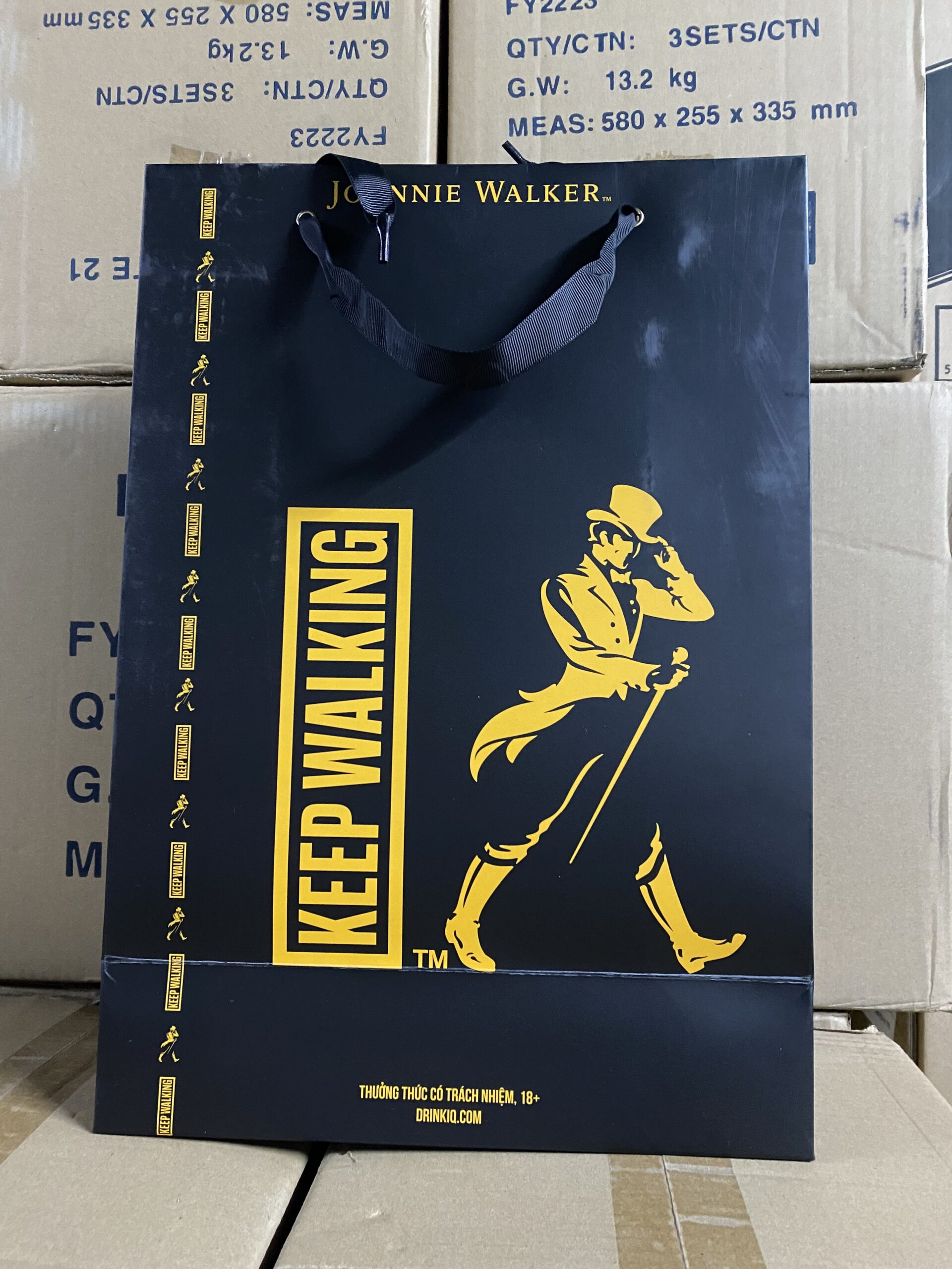 Rượu Johnnie Walker Black Hộp Quà Mới Nhất 2027