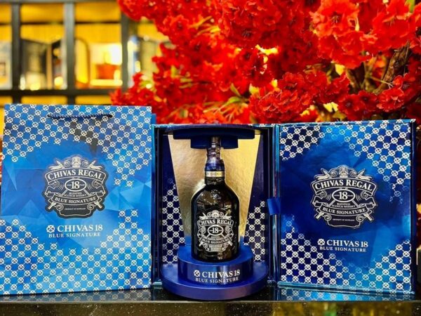 Rượu Chivas 18 Blue Signature Hộp Quà