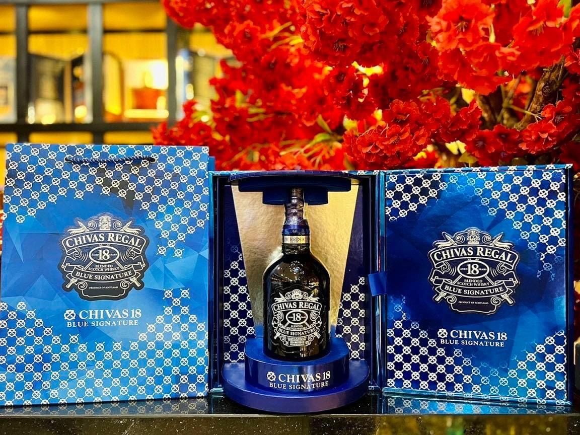 Rượu Chivas 18 Blue Signature Hộp Quà