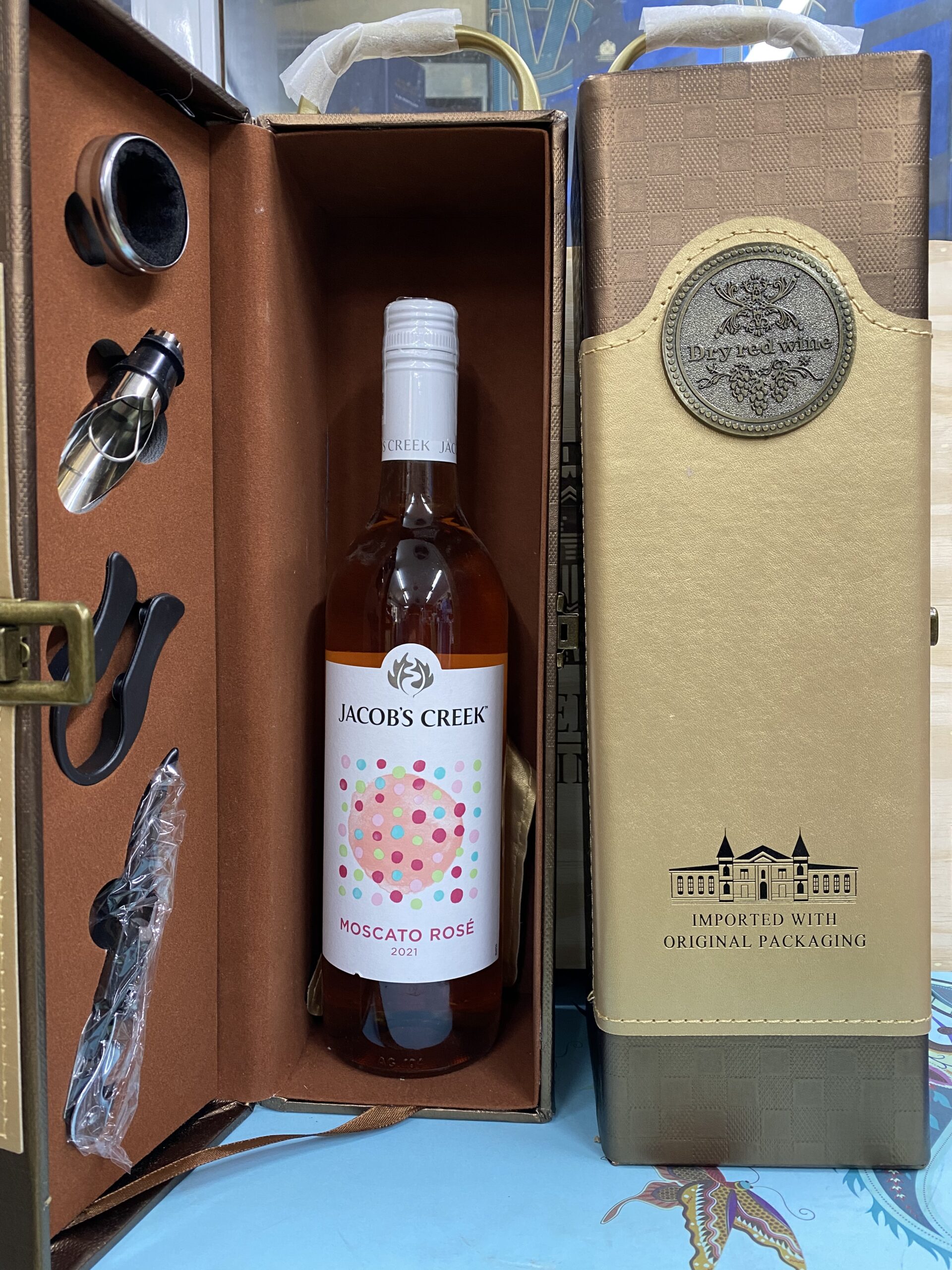 Bộ quà biếu Jacob Creek hoa hồng