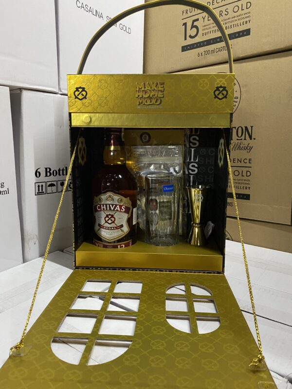 Rượu Chivas 12 hộp quà phụ kiện