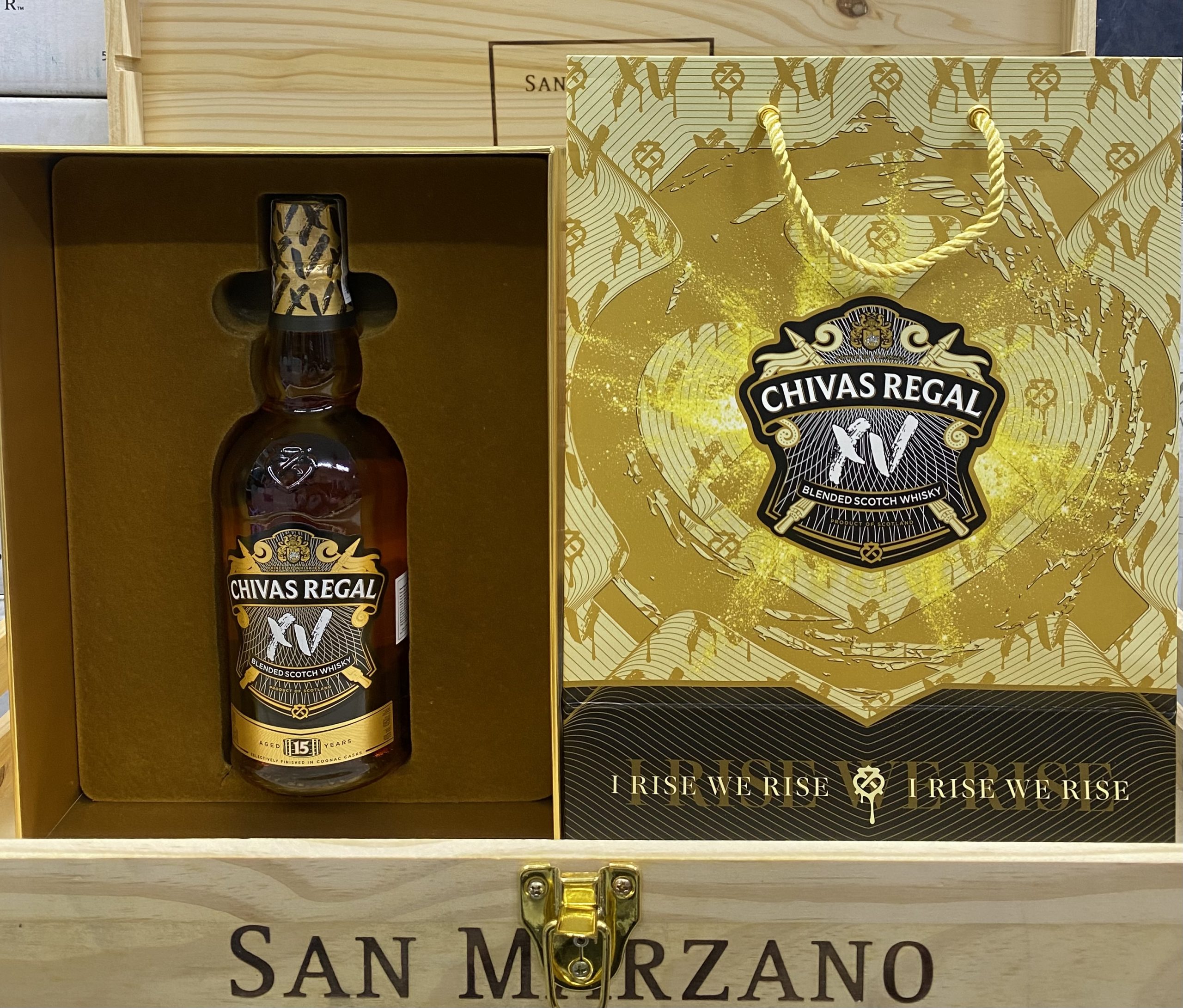 Rượu Chivas 15 ( XV ) quà biếu 2024