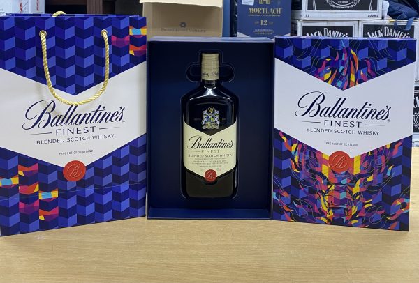Rượu Ballantines Finest hộp quà 2024