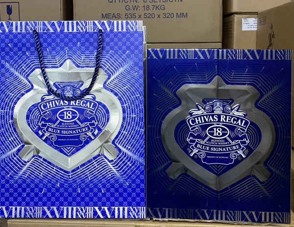 Rượu Chivas 18 Blue hộp quà biếu 2024