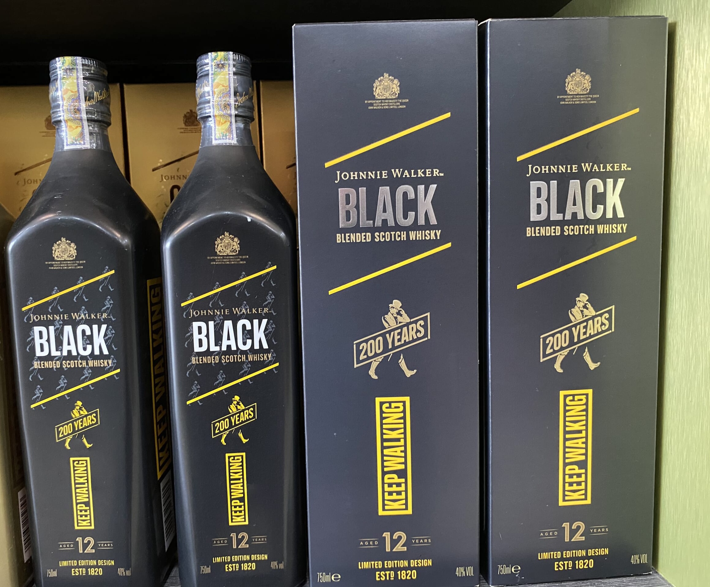 Rượu Johnnie Walker Black 200 năm ( phiên bản limited )