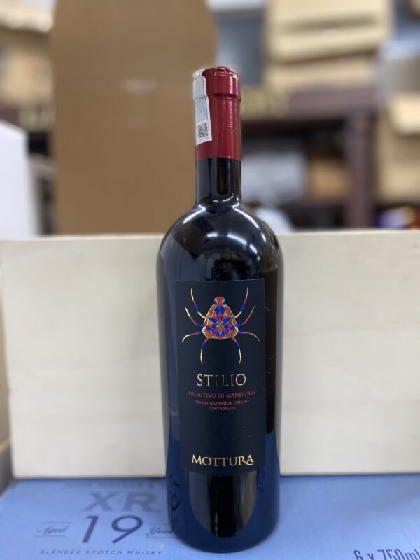 Rượu vang Ý Stilio primitivo di manduria con nhện