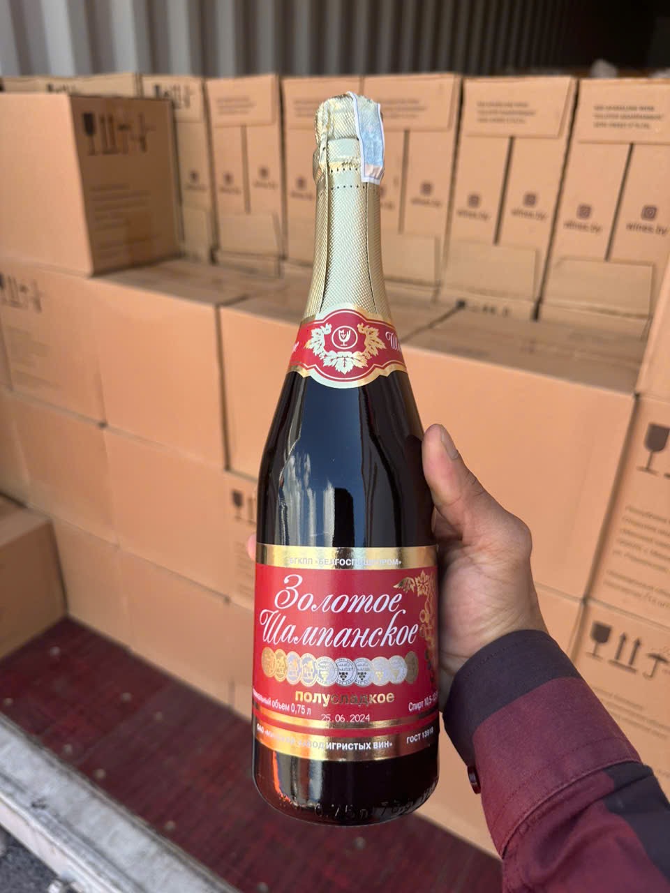 Rượu Champagne 10 đồng tiền đỏ - Hình ảnh 1