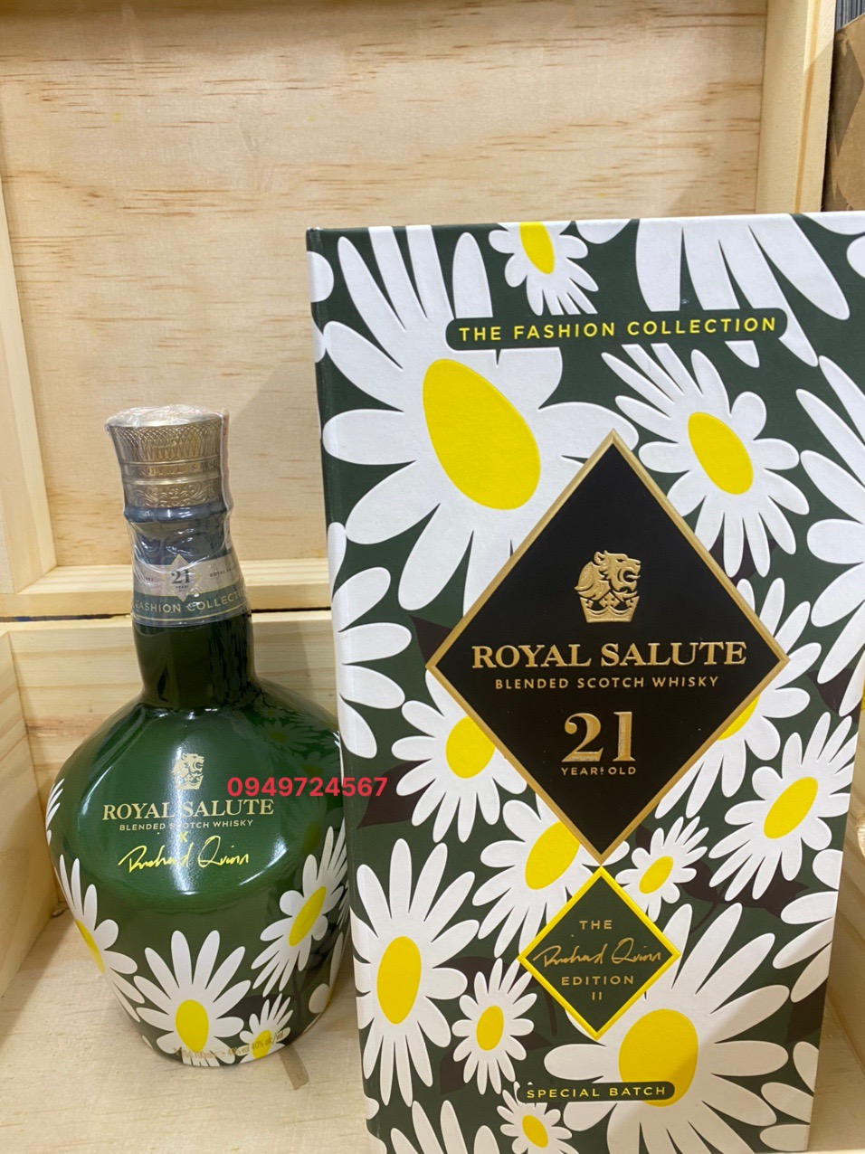 Rượu Royal Salute (Chivas 21) xanh x Richard Quinn ( Limited Edition )