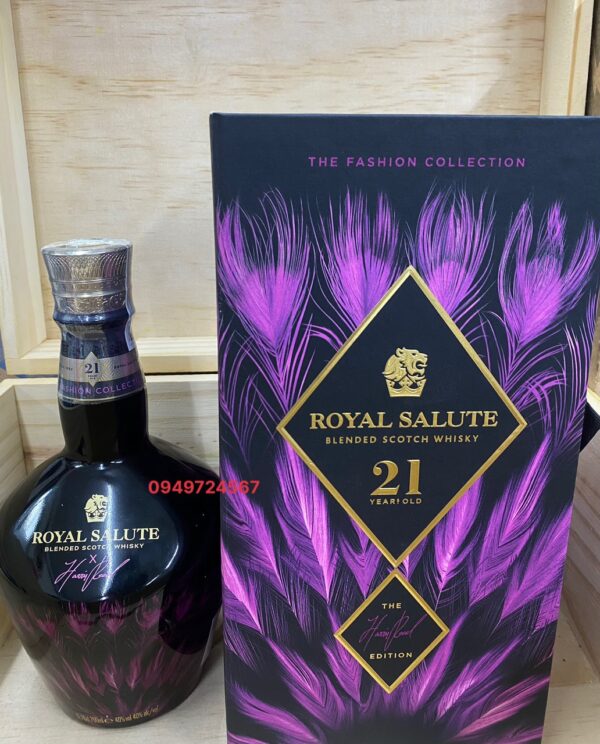 Rượu Royal Salute ( Chivas 21 ) Fashion Collection x Harris Reed ( Tím )